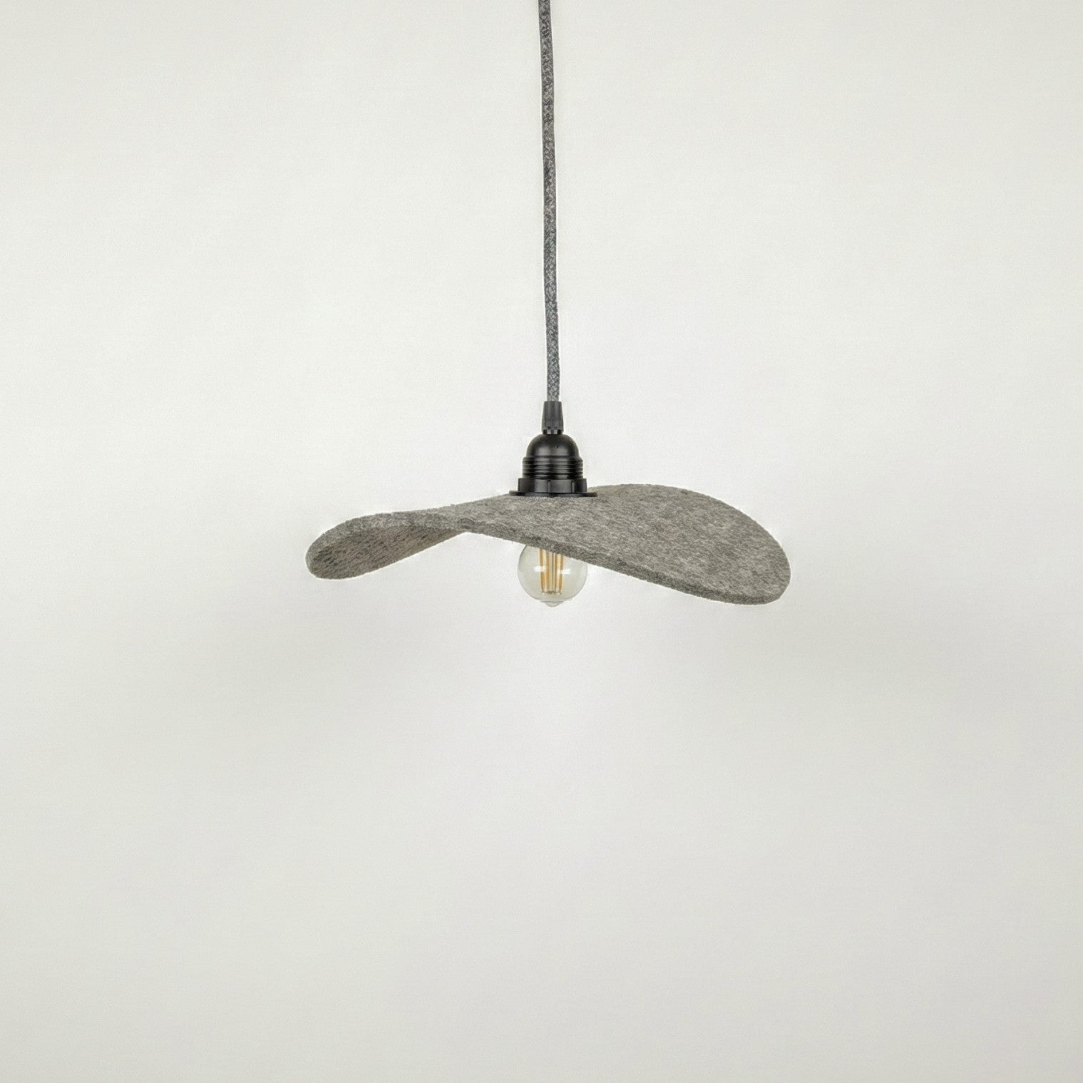 Suspension arrondie grise